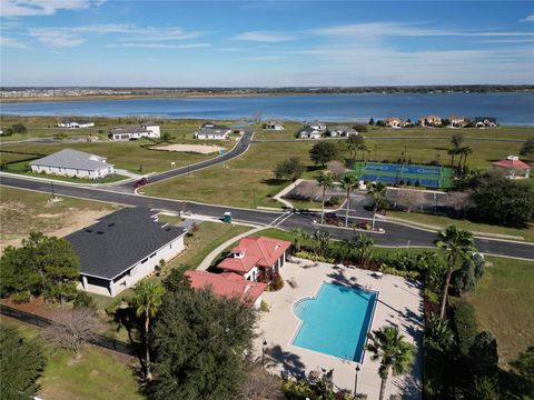 A home in AUBURNDALE