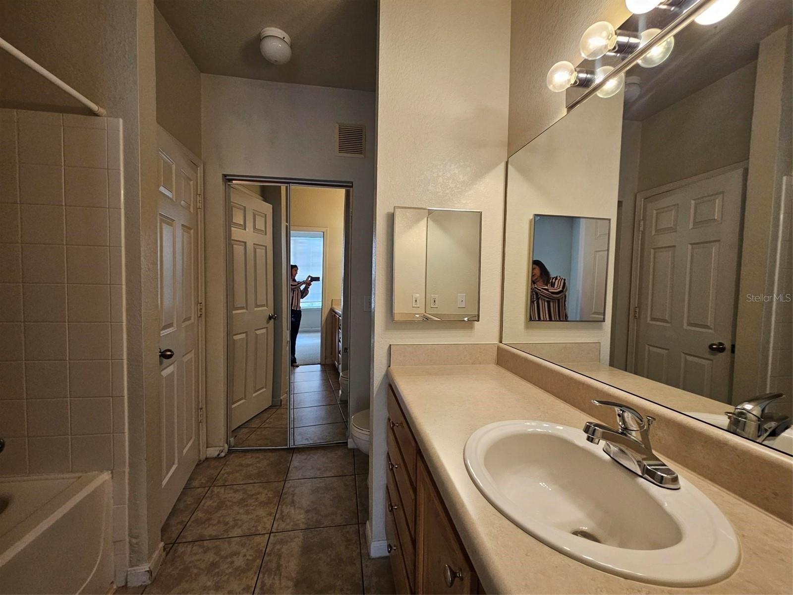 CENTRAL PK/LEE VISTA - Residential