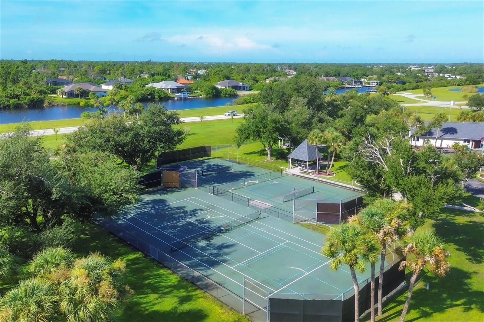 VILLAGE HOLIDAY LAKE - Residential