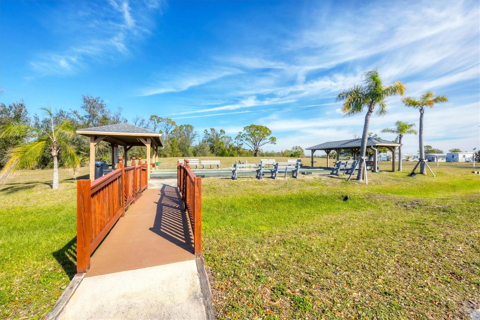 VILLAGE HOLIDAY LAKE - Residential