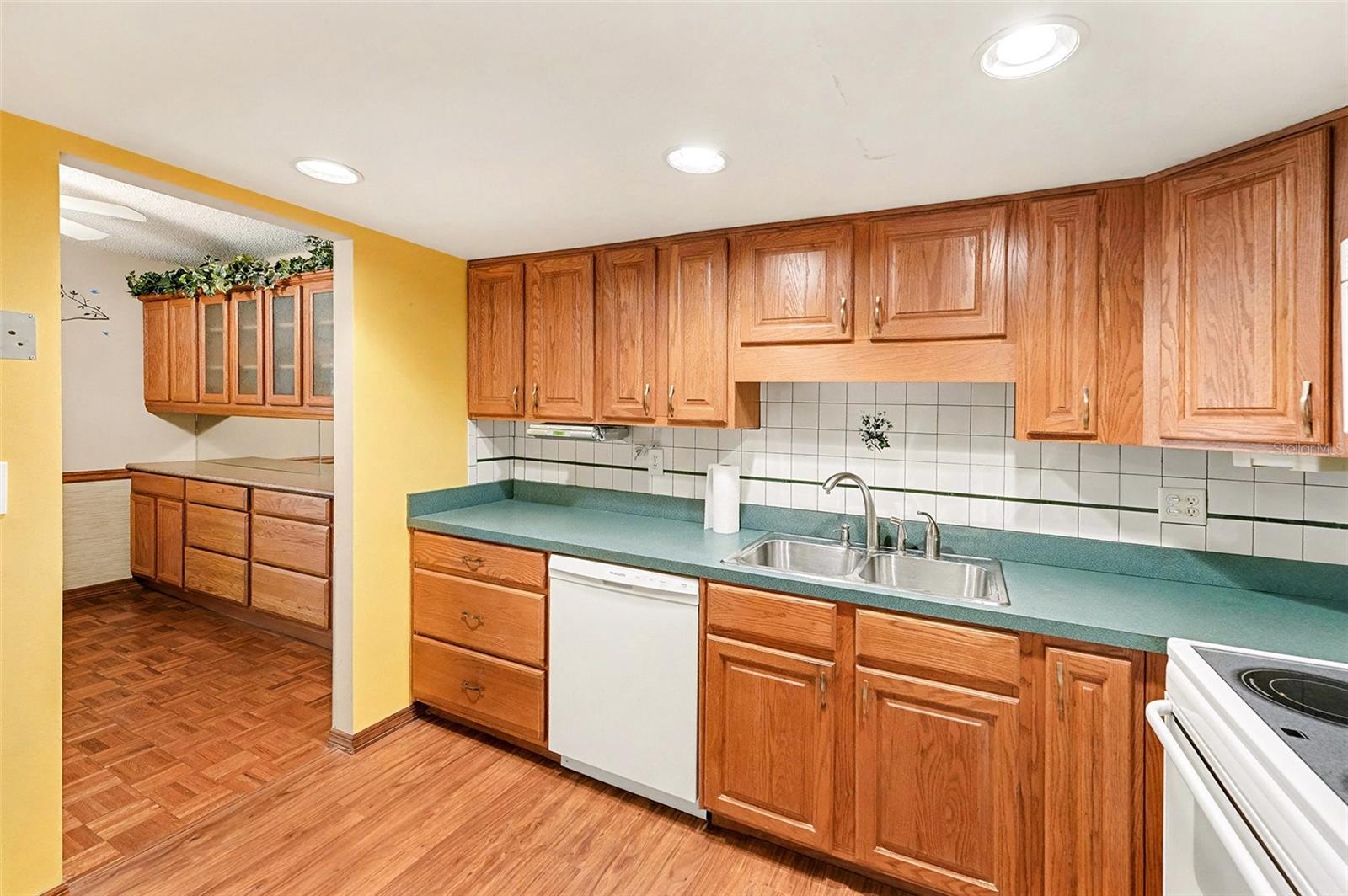 THE GREENS OF TOWNN COUNTRY A CONDO - Residential