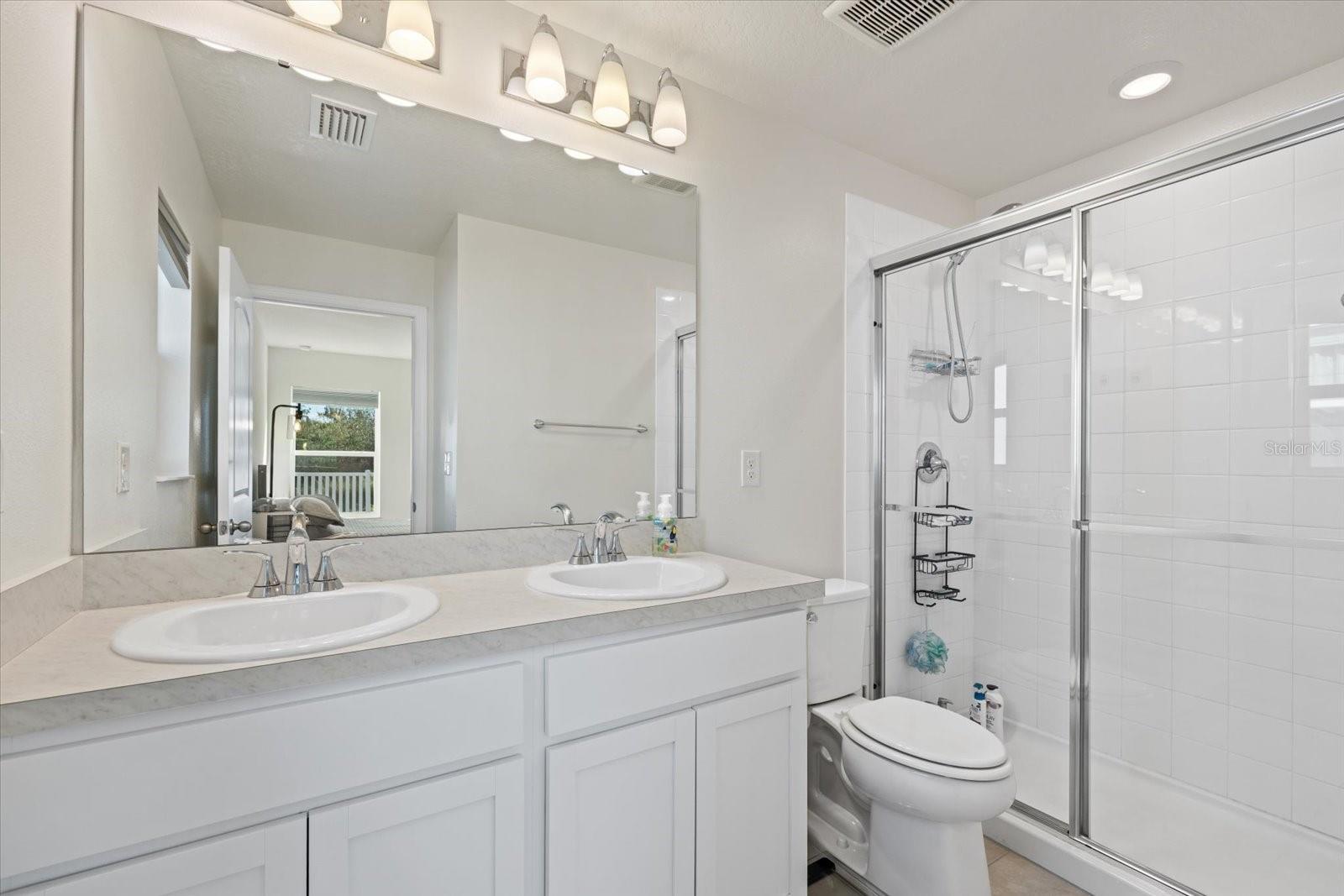 SAWGRASS LAKES PH I-III - Residential