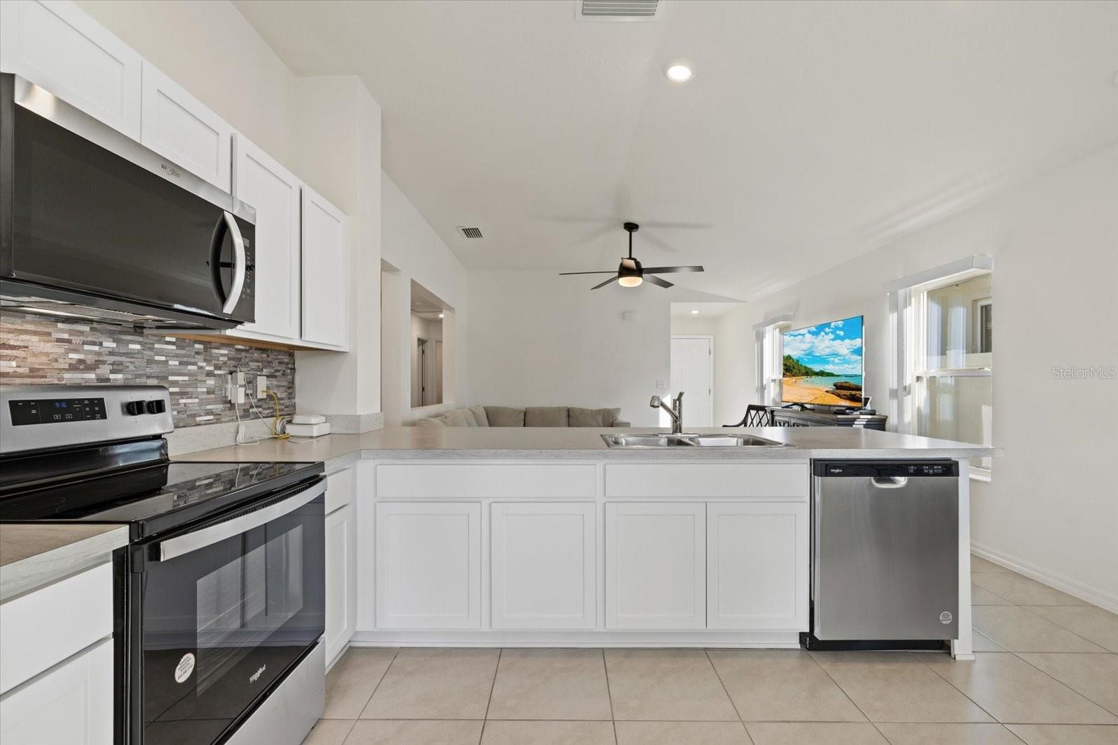 SAWGRASS LAKES PH I-III - Residential