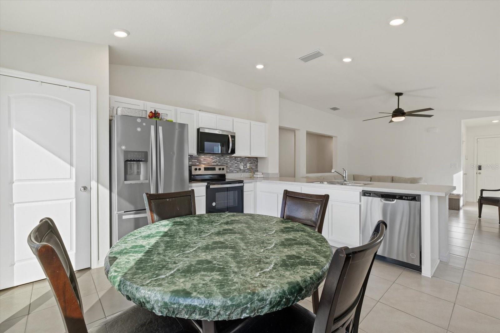 SAWGRASS LAKES PH I-III - Residential