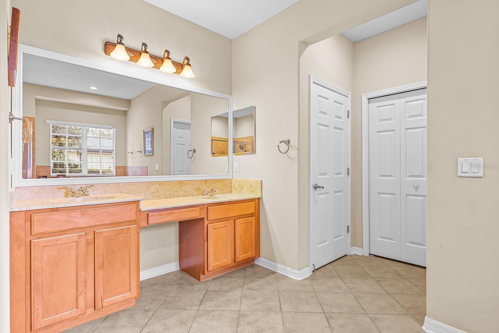 FISHHAWK RANCH TOWNCENTER PHAS - Residential