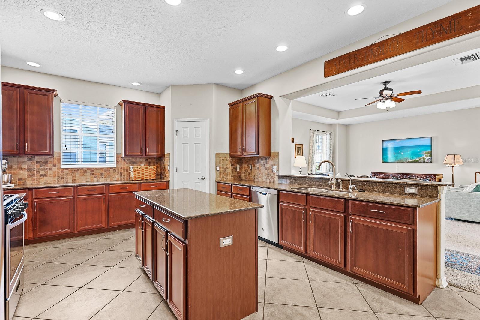 FISHHAWK RANCH TOWNCENTER PHAS - Residential