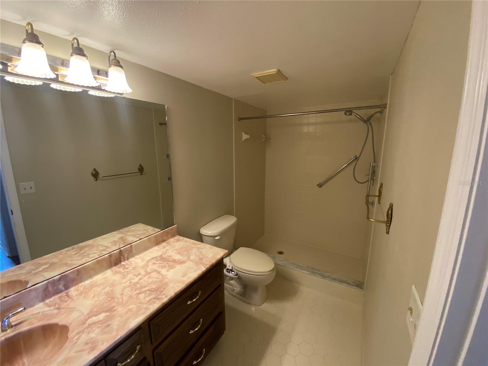 MOUNT DORA SUMMIT PLACE CONDO - Residential Lease