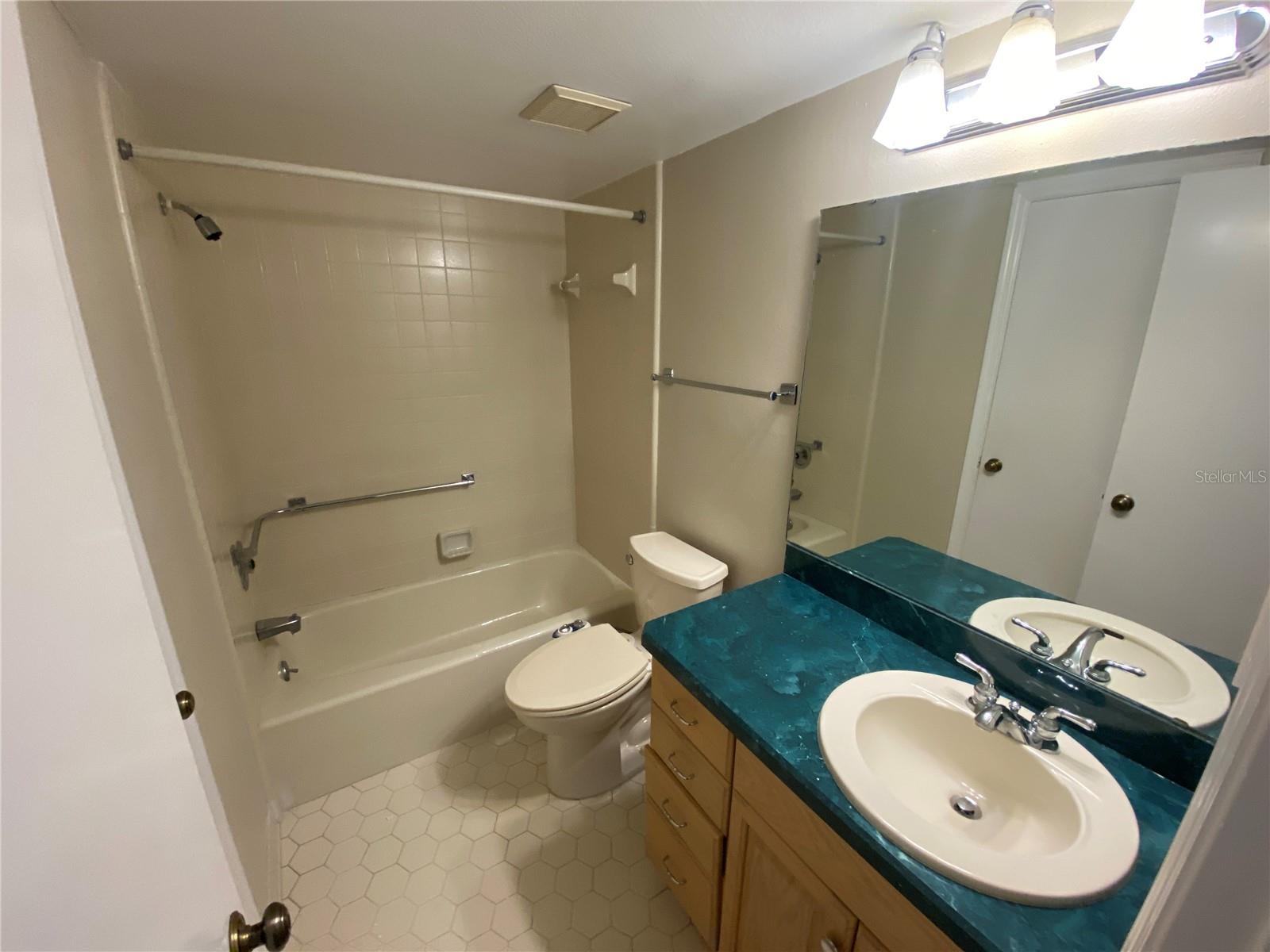 MOUNT DORA SUMMIT PLACE CONDO - Residential Lease