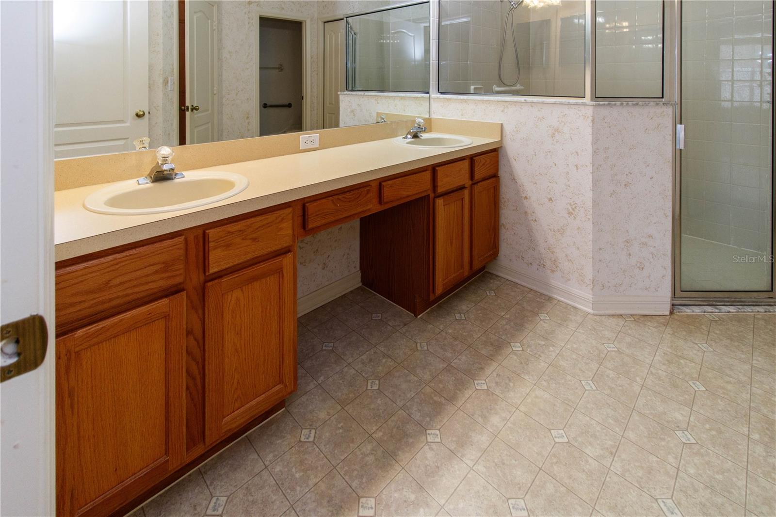 MEADOW POINTE - Residential