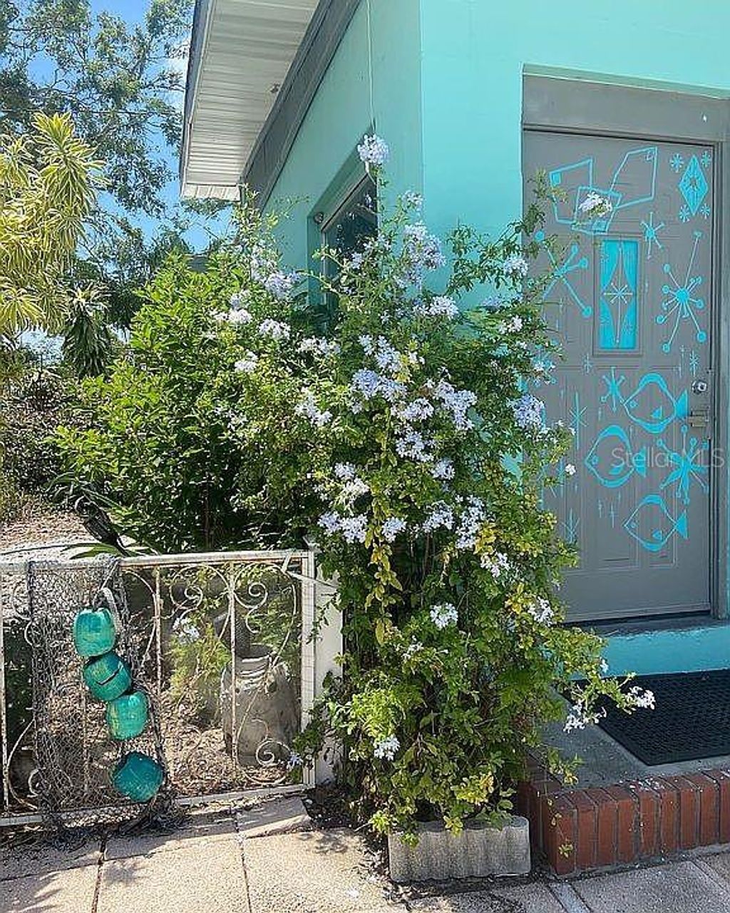 Photo of 5706 17th Avenue S, Gulfport, FL 33707 (MLS # O6390676)