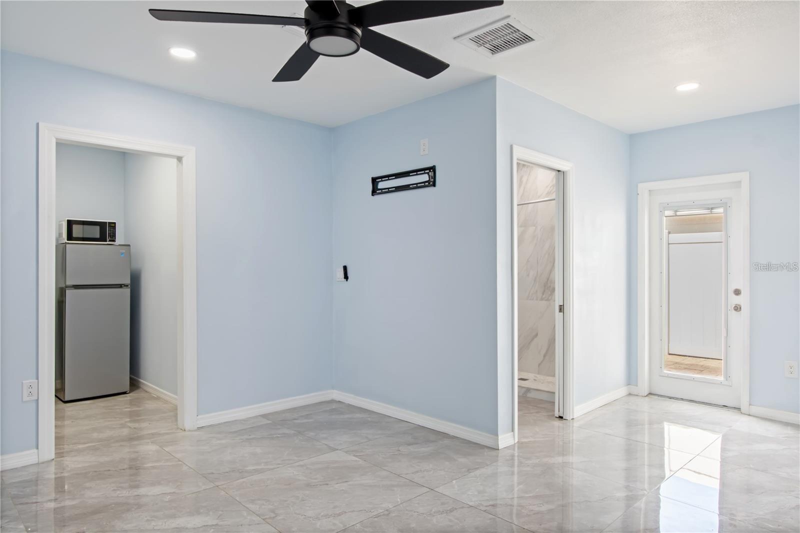 SHERYL MANOR - Residential Lease