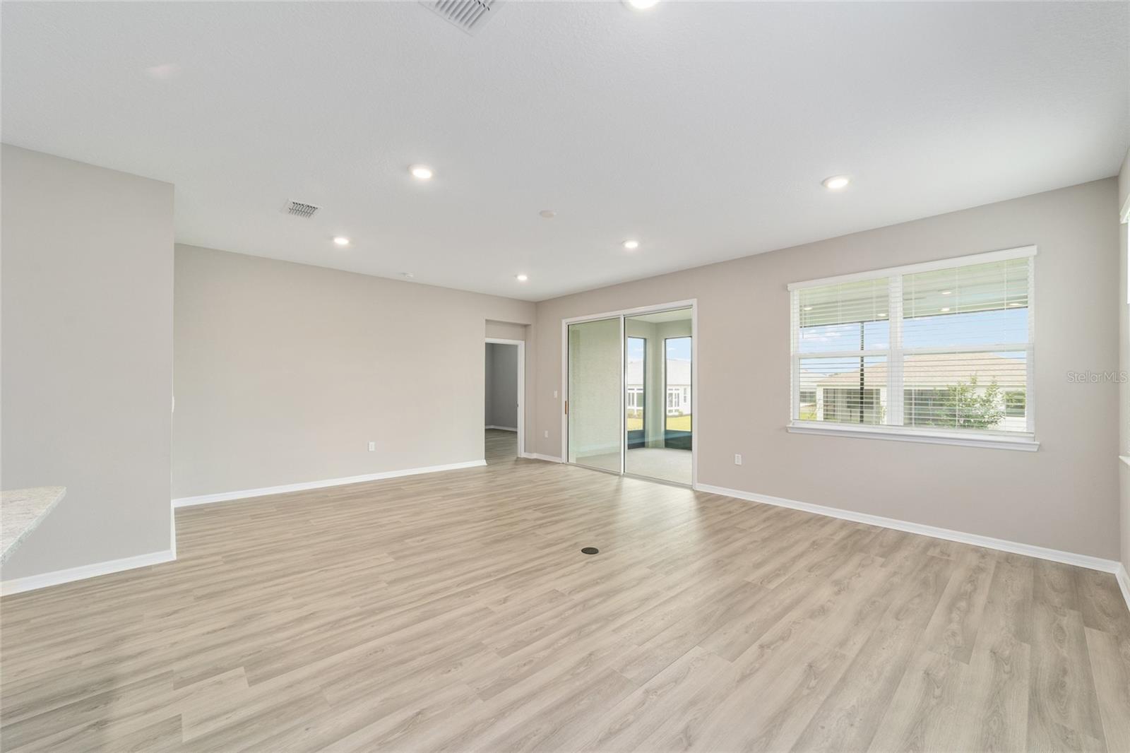 ON TOP OF THE WORLD - Residential