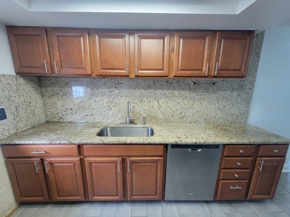 HILLANDALE - Residential Lease