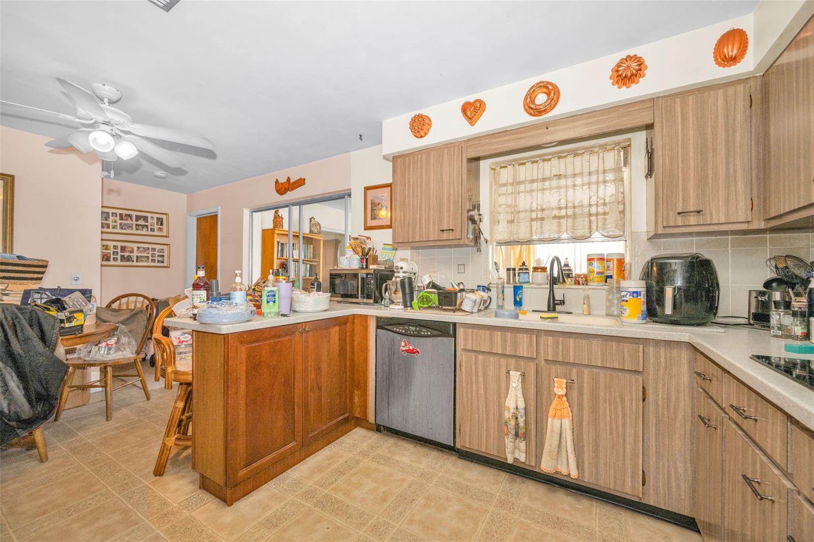 ROSERY GROVE VILLA 2ND ADD - Residential