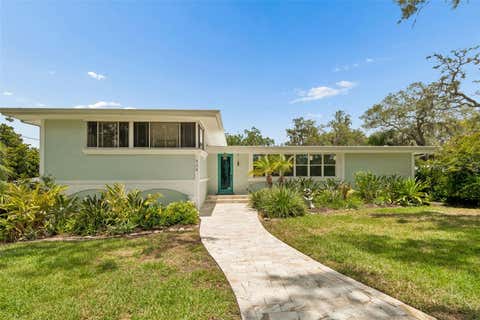 Photo of 904 Bayshore Drive, Tarpon Springs, FL 34689 (MLS # TB8540475)