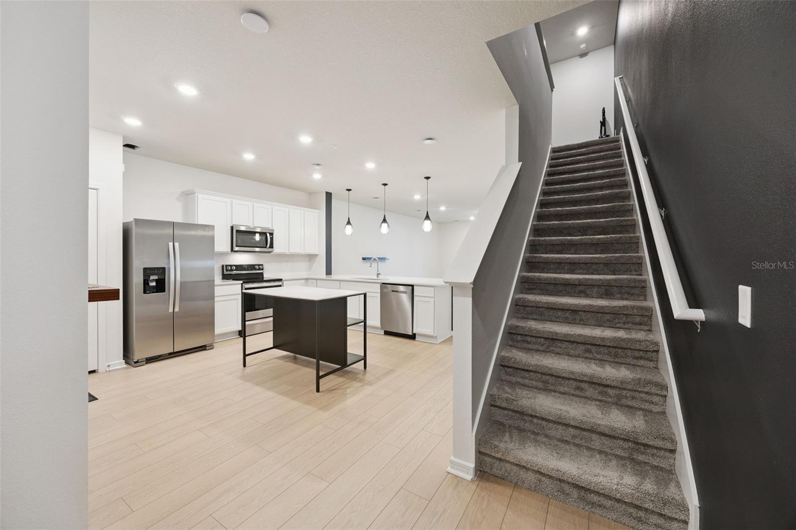 GRAYSON SQUARE - Residential