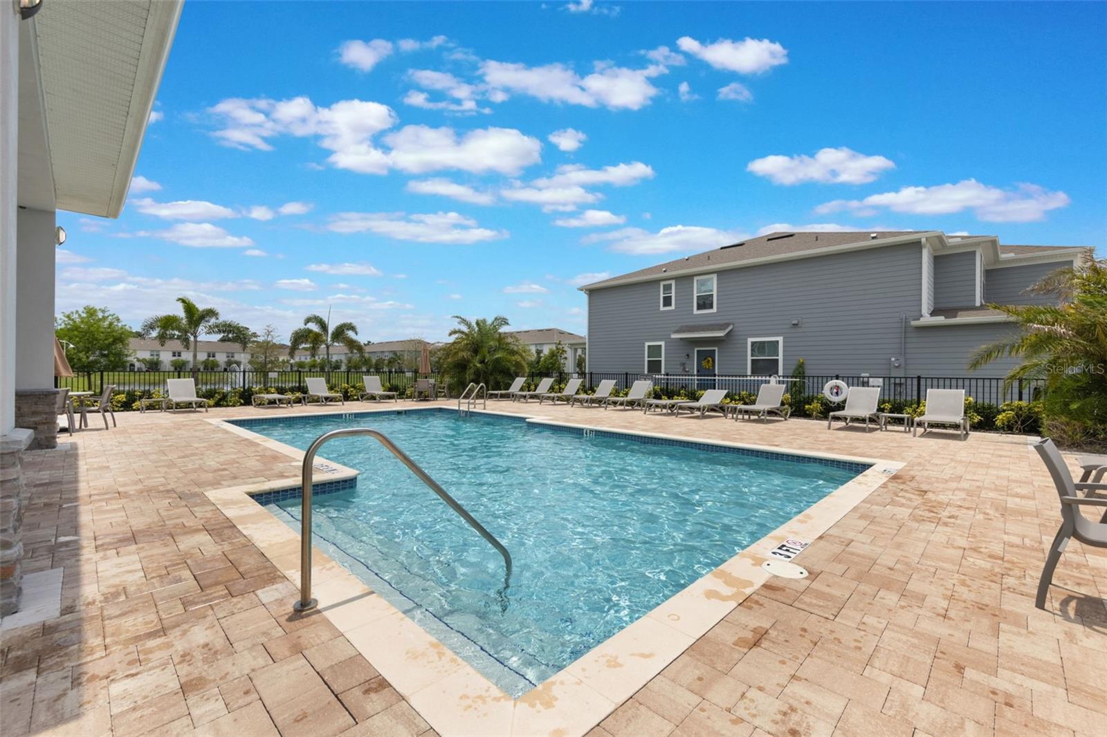 GRAYSON SQUARE - Residential