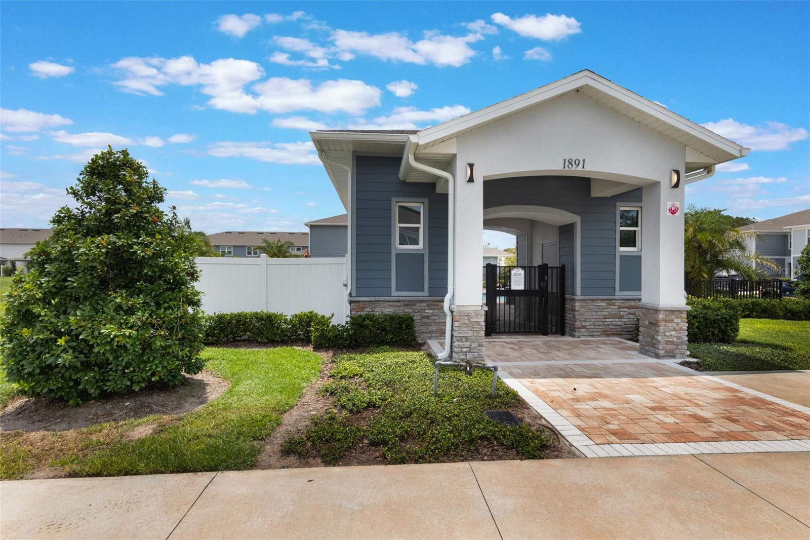 GRAYSON SQUARE - Residential