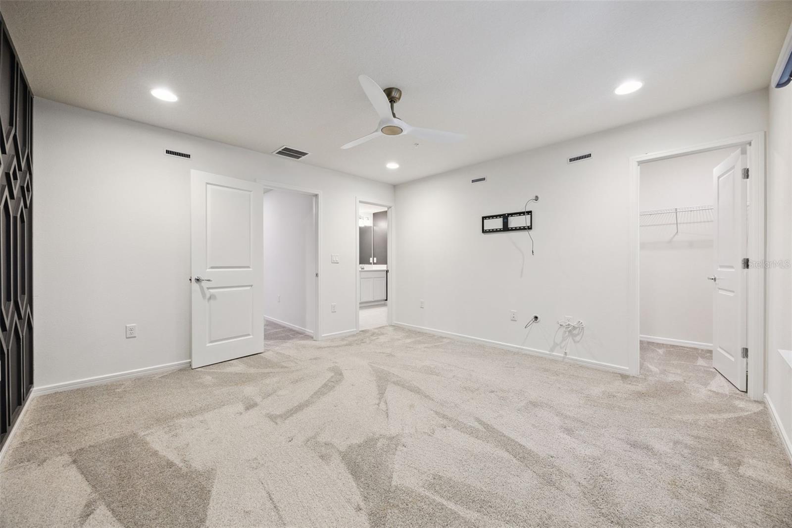 GRAYSON SQUARE - Residential