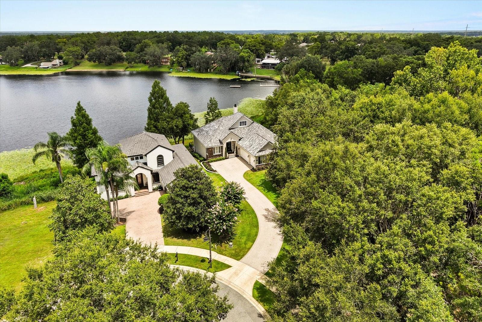 527 W BLUE WATER EDGE DRIVE