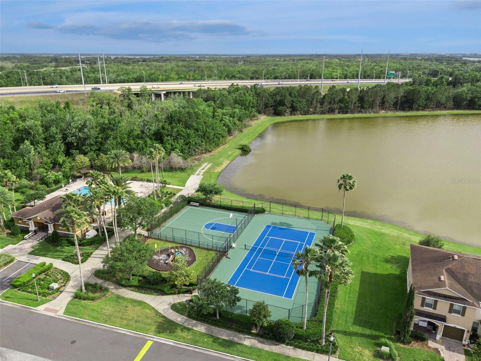 SAVANNAH LNDGS - Residential