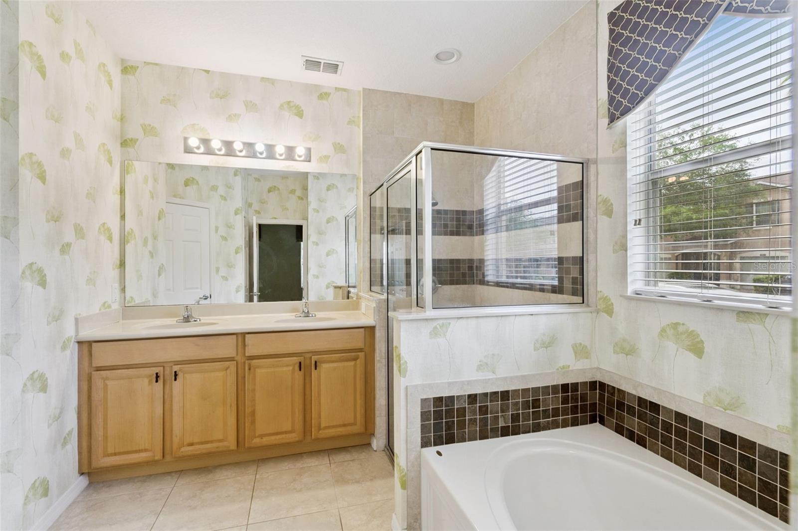 SAVANNAH LNDGS - Residential