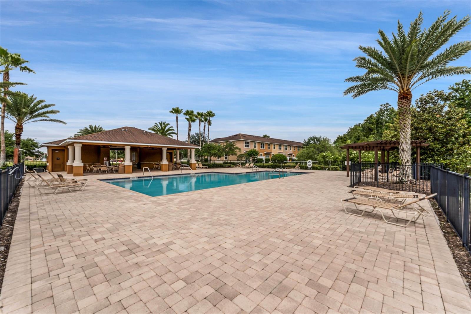 SAVANNAH LNDGS - Residential