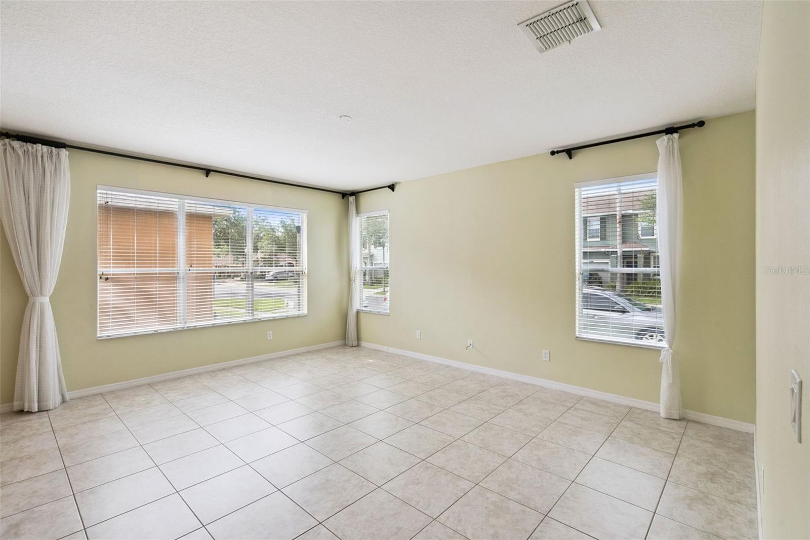 SAVANNAH LNDGS - Residential