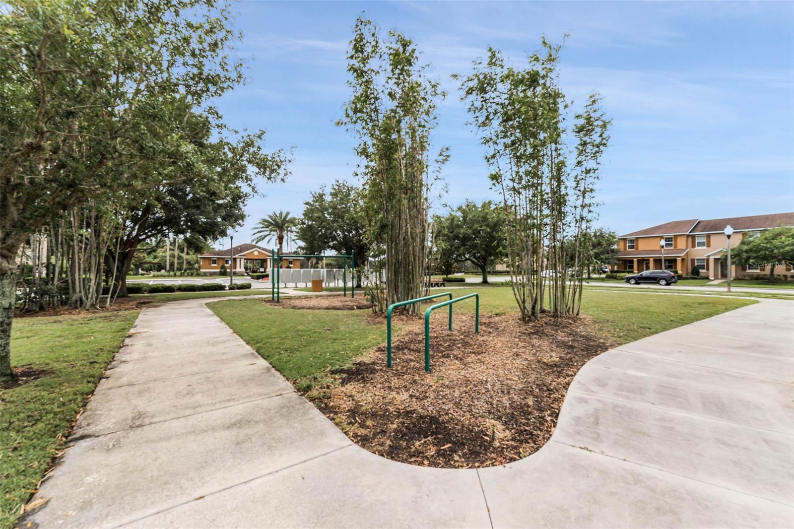 SAVANNAH LNDGS - Residential