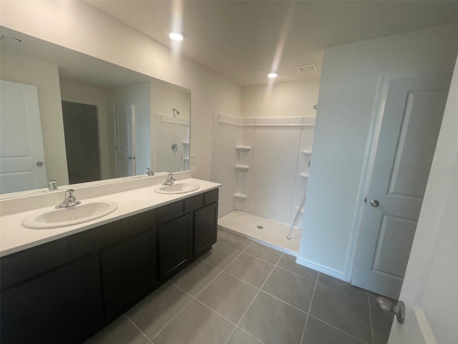 AVALON WOODS PH 2 PB 39 PG 35 - Residential Lease