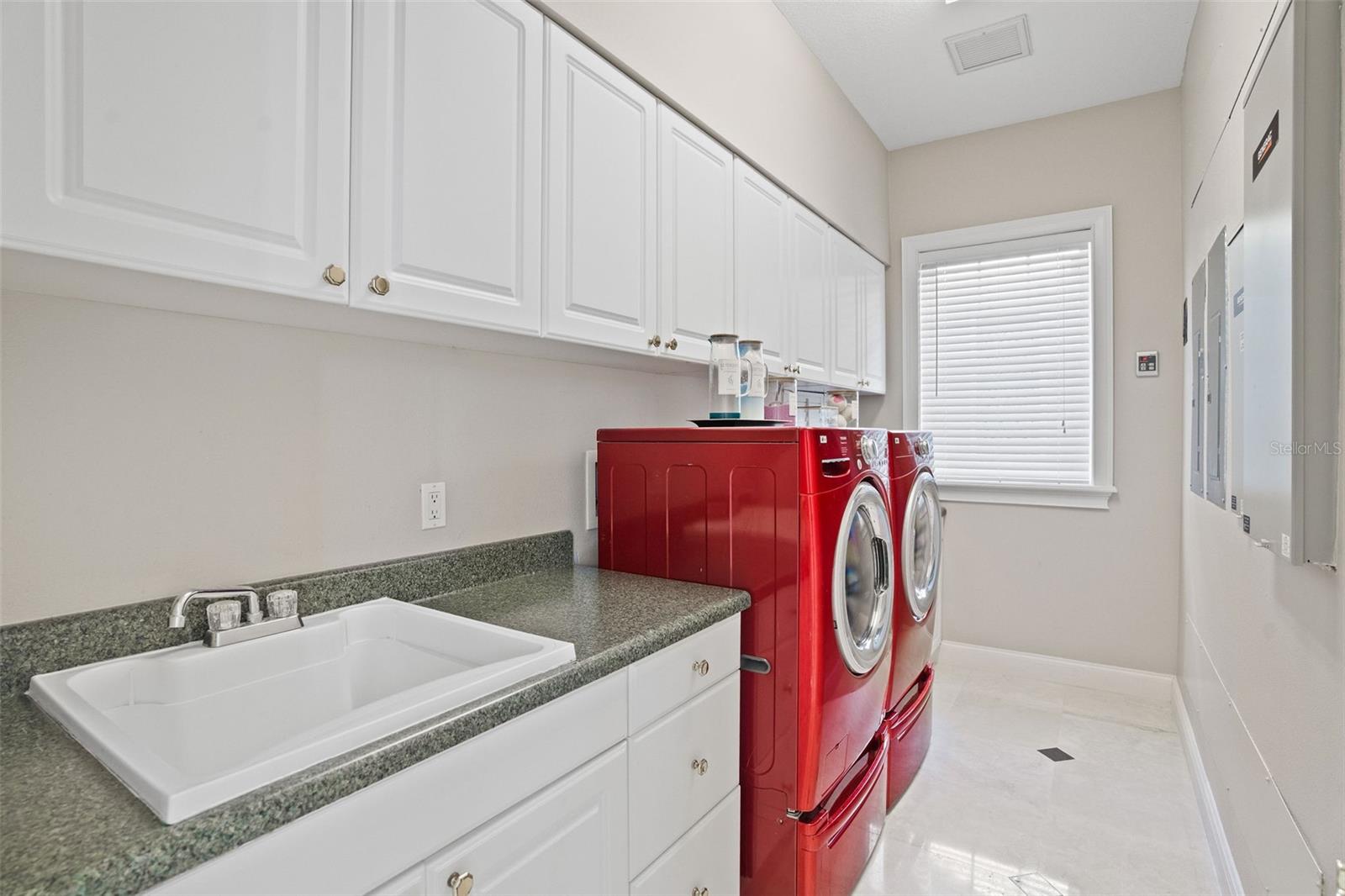 SKIMMER POINT PH III - Residential