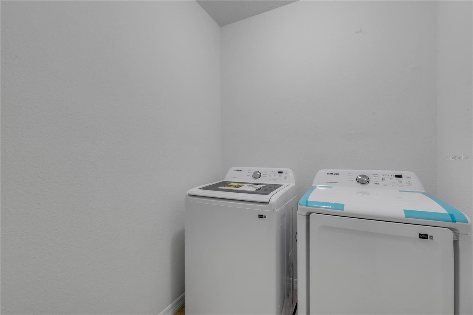 EDGEWATER LAKES N PH 01A - Residential