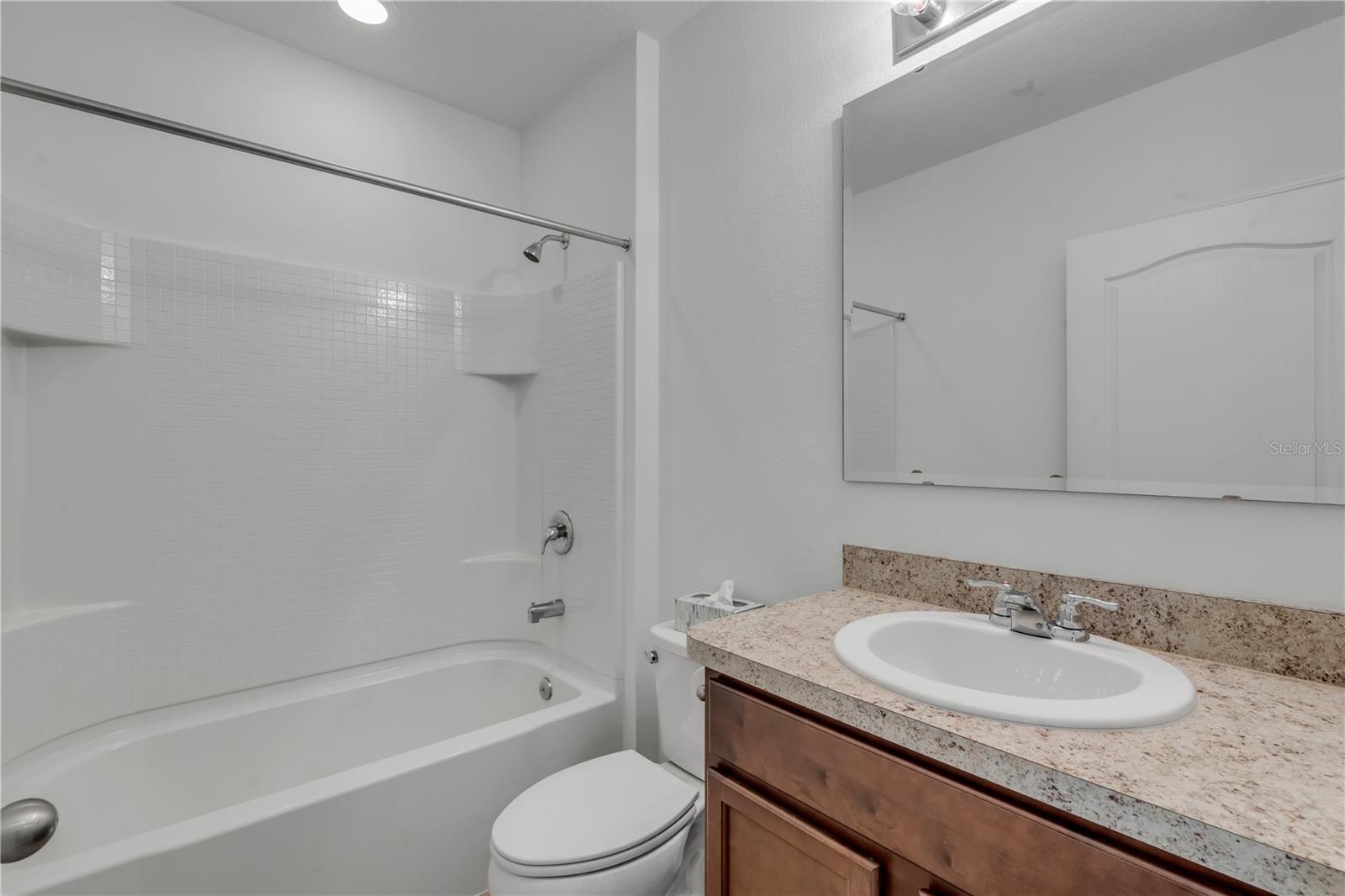 EDGEWATER LAKES N PH 01A - Residential