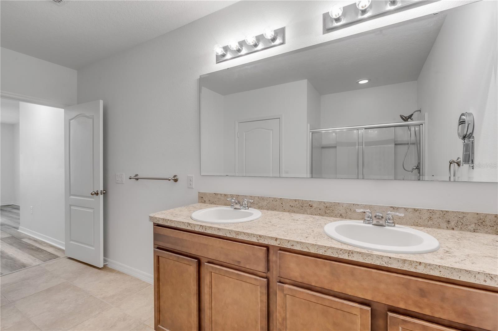 EDGEWATER LAKES N PH 01A - Residential