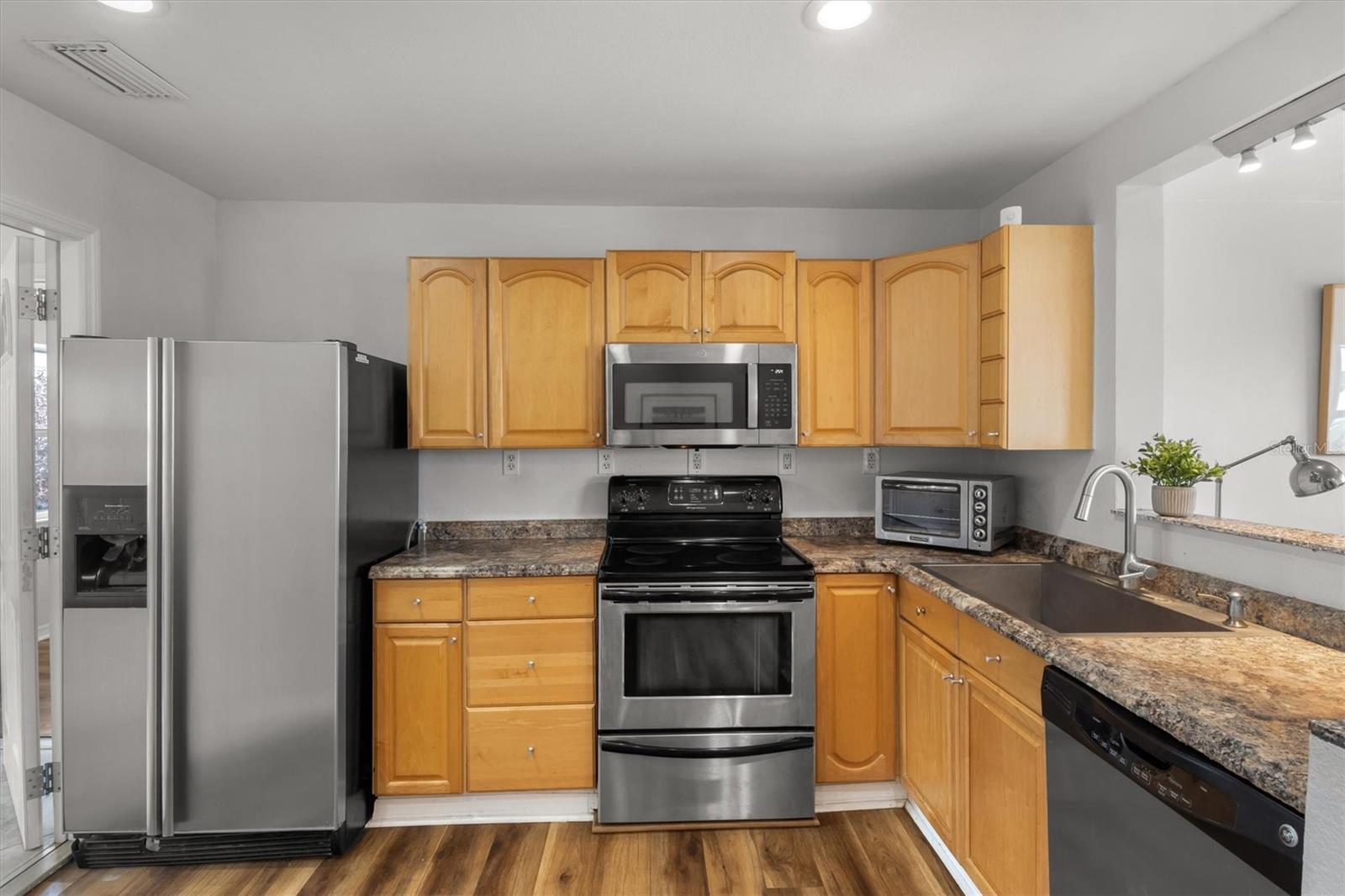 EAST VIEW PKWY - Residential