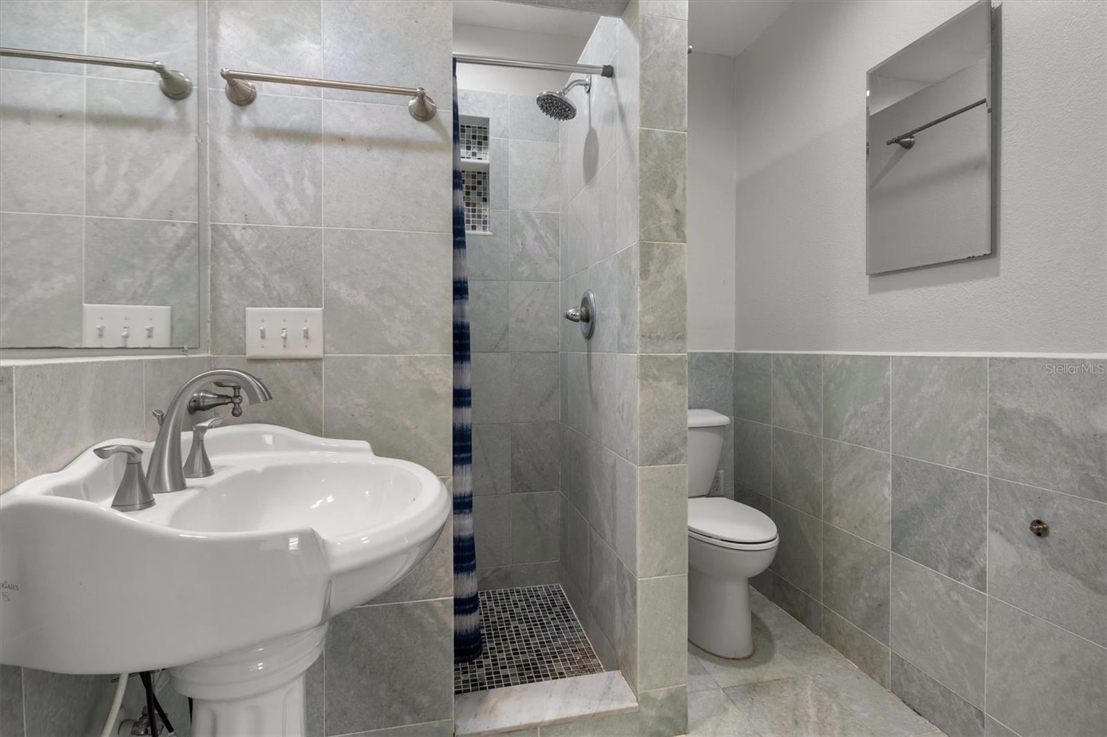 EAST VIEW PKWY - Residential