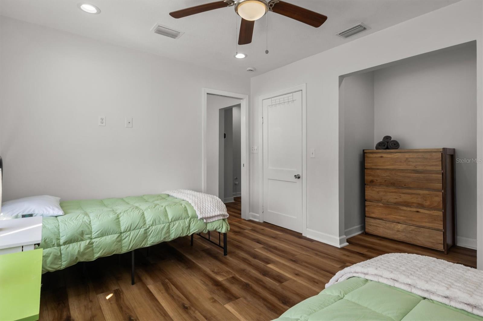 EAST VIEW PKWY - Residential