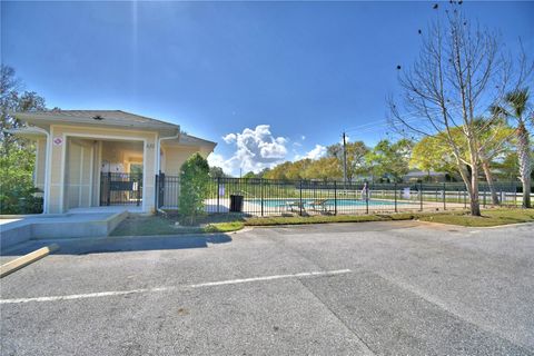 A home in AUBURNDALE