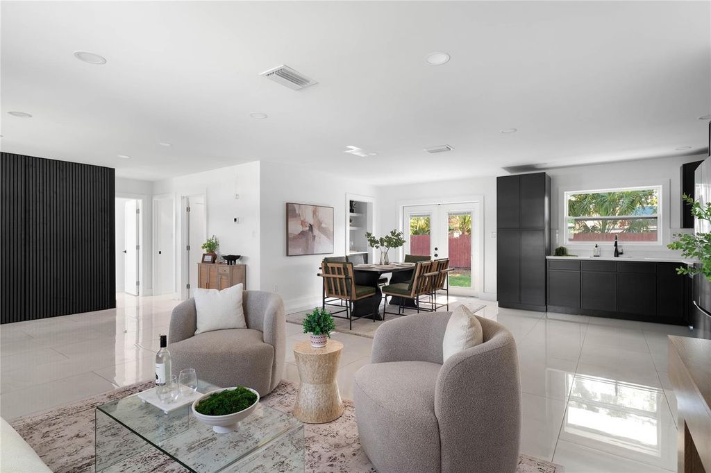 Photo of 4808 W Bay Court Avenue, Tampa, FL 33611 (MLS # TB8451090)