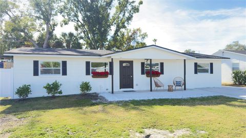 Photo of 4808 W Bay Court Avenue, Tampa, FL 33611 (MLS # TB8451090)