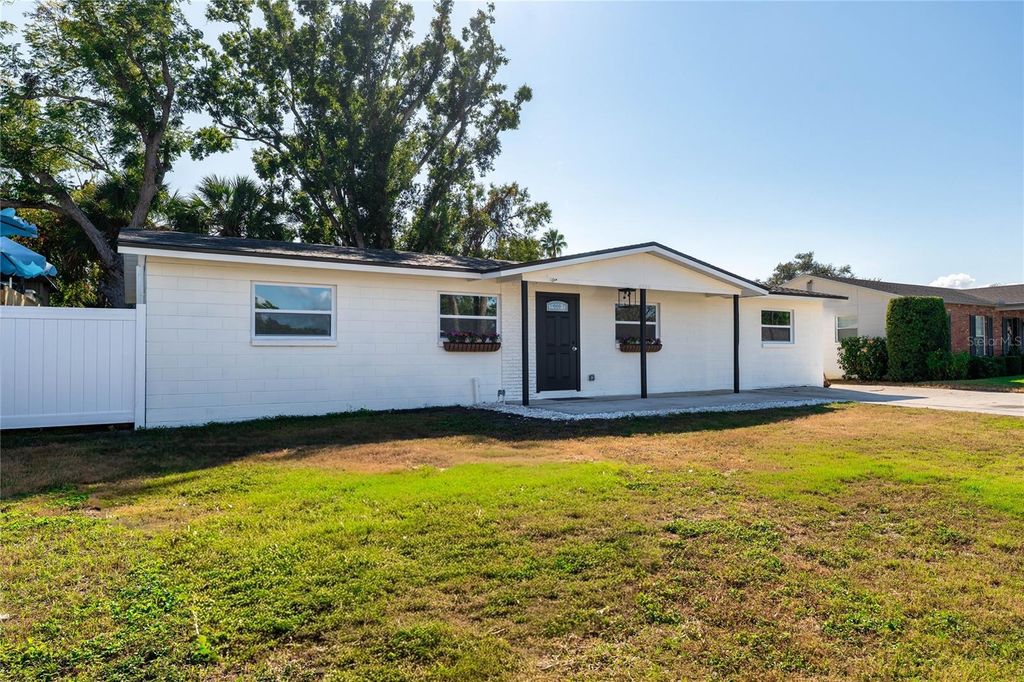 Photo of 4808 W Bay Court Avenue, Tampa, FL 33611 (MLS # TB8451090)