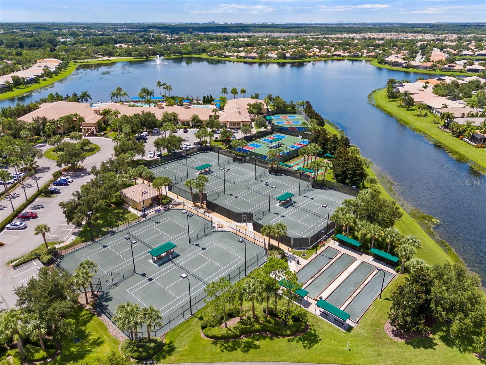 VALENCIA LAKES PH 02 - Residential