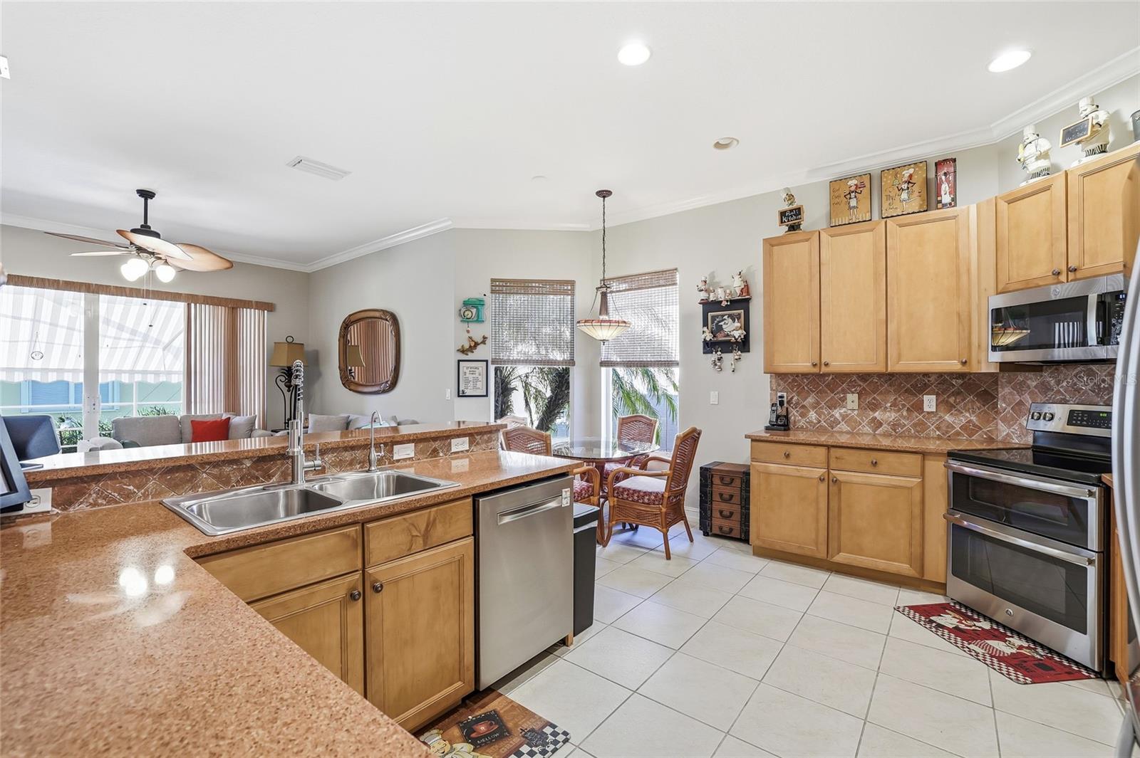 VALENCIA LAKES PH 02 - Residential