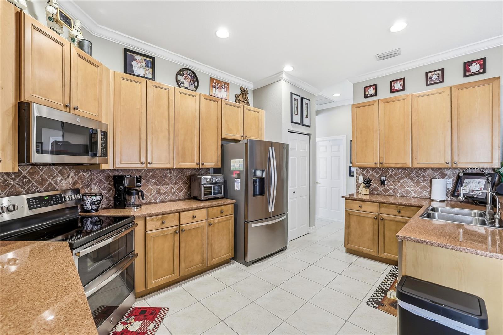 VALENCIA LAKES PH 02 - Residential