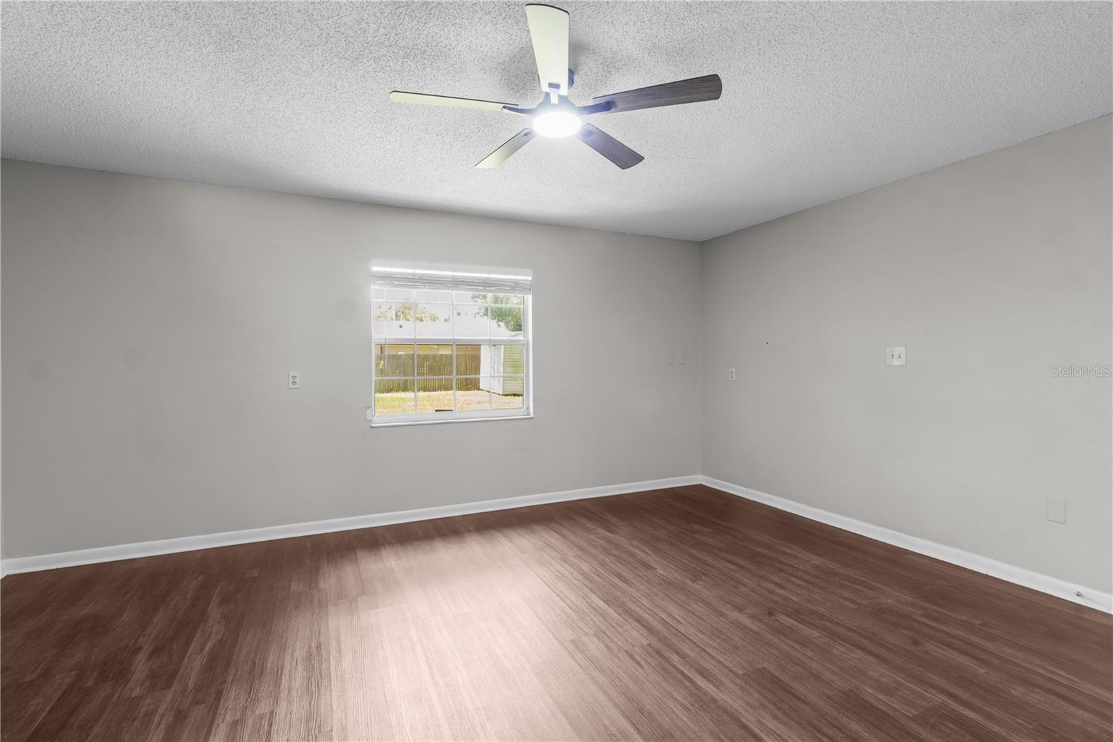2417 ROSLYN LANE