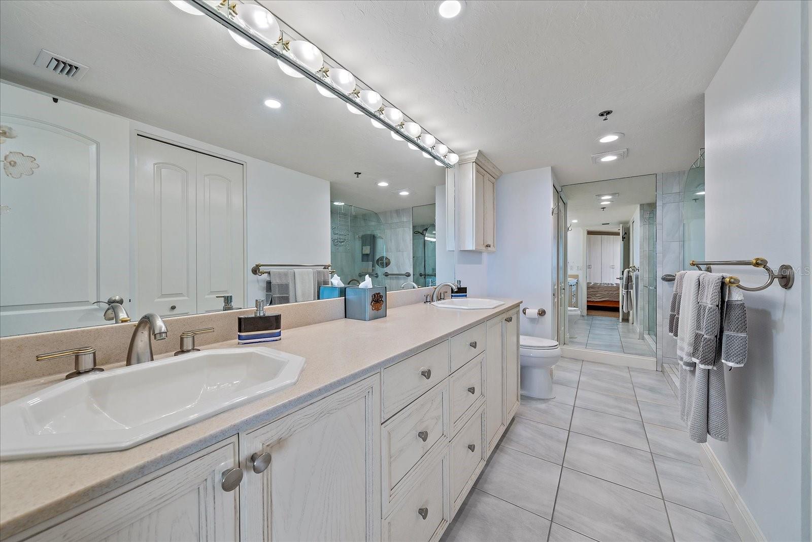 CONDO ON THE BAY TOWER I - Residential