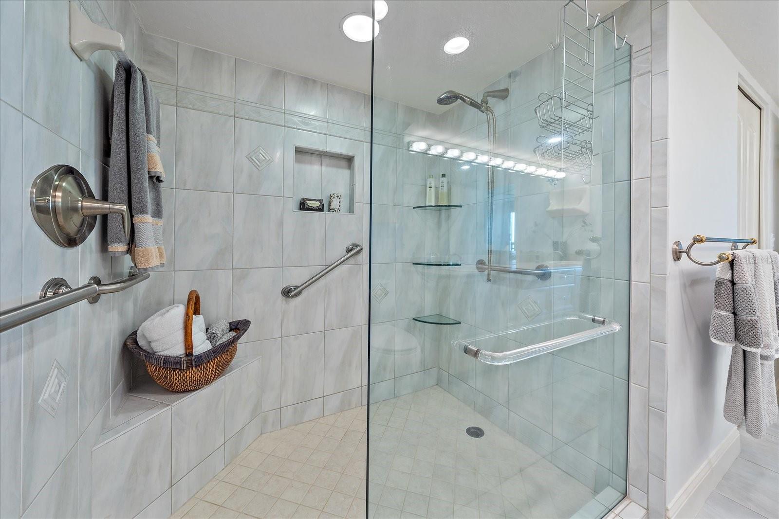 CONDO ON THE BAY TOWER I - Residential