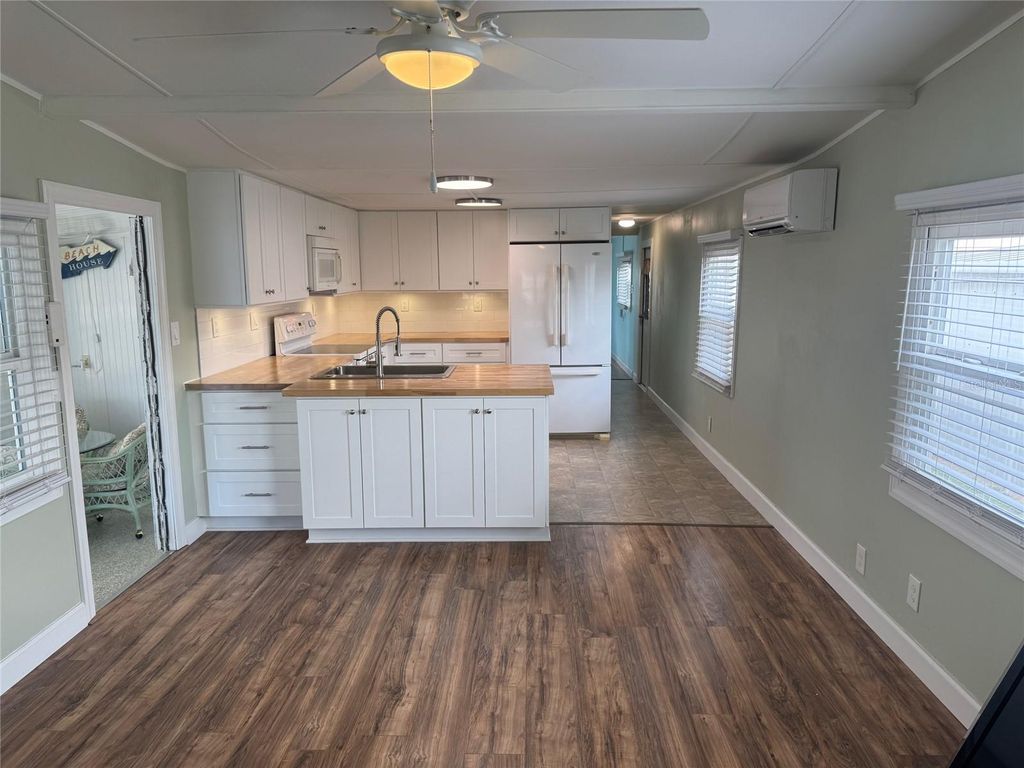 Photo of Sarasota, FL 34231 (MLS # A4685311)