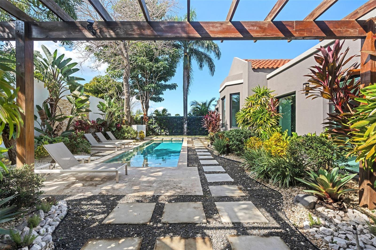 DORADO BEACH EAST - Residential