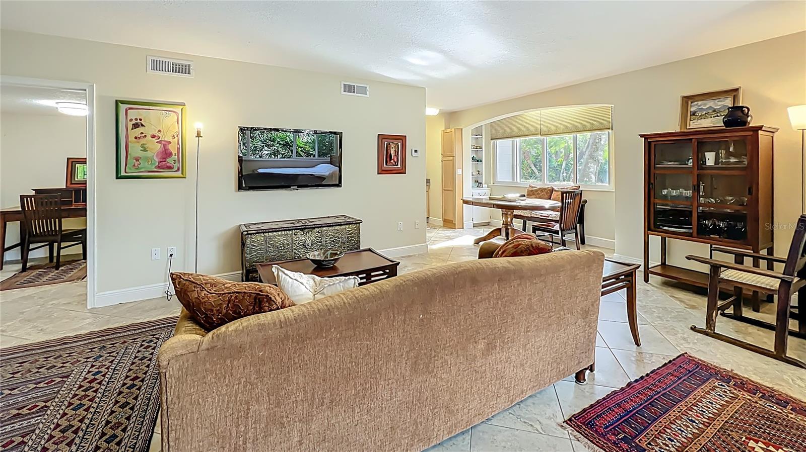 PHILLIPS CIRCLE REP (WHISPERING WATERS) - Residential